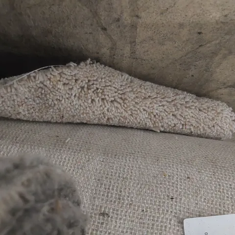 ROLL OF QUALITY ORION MEISSA CARPET - APPROXIMATELY 5 x 2.76m