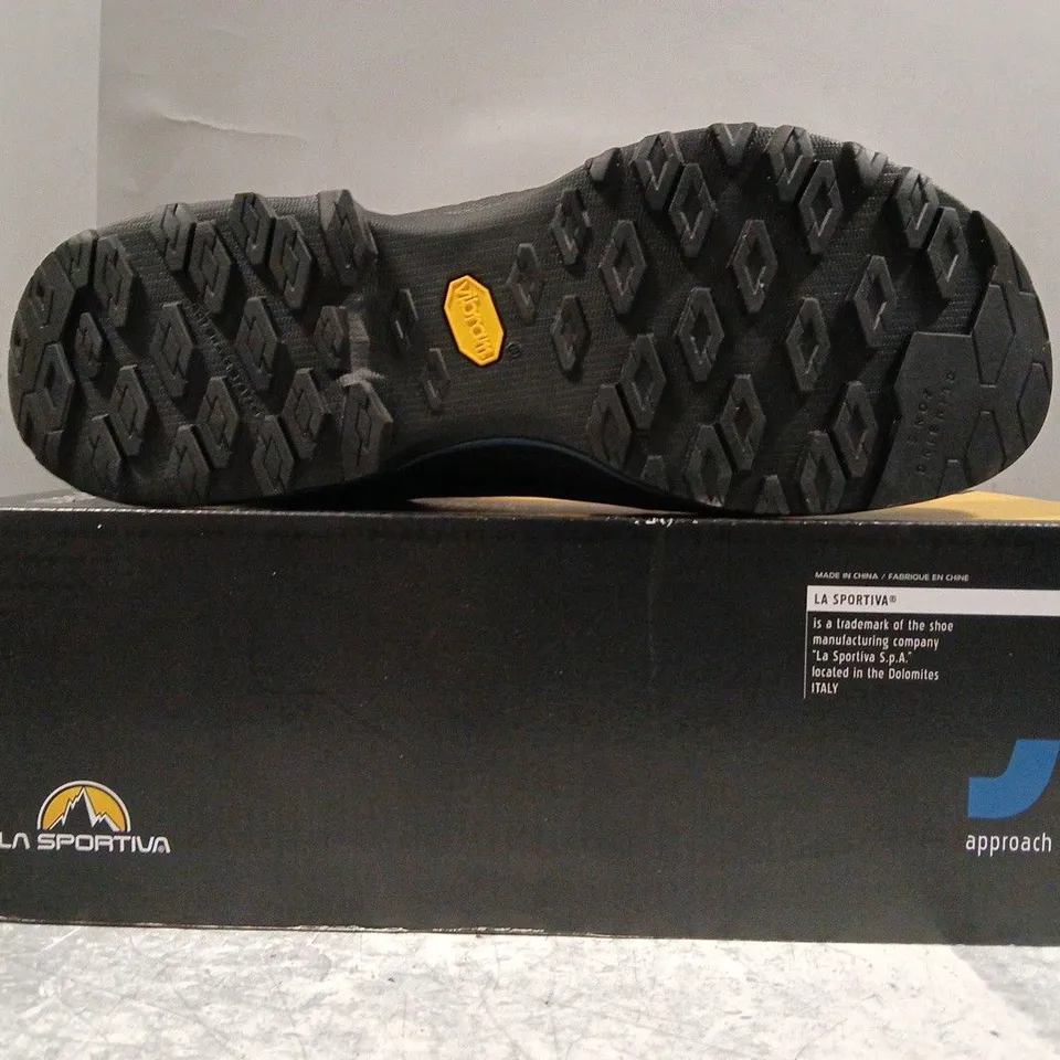 BOXED PAIR OF LA SPORTIVA SHOES IN GREY/BLACK SIZE UK 10
