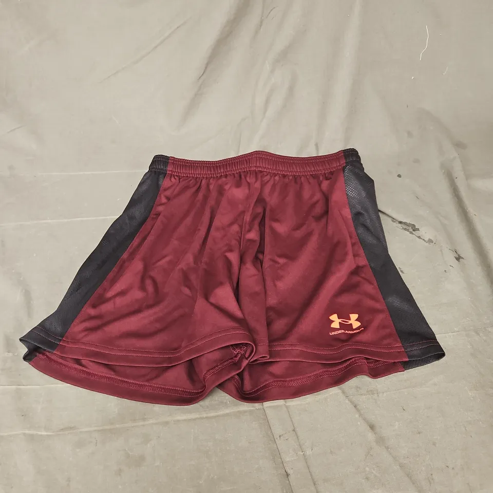 UNDER ARMOUR SHORTS IN BURGUNDY MULTI SIZE XS