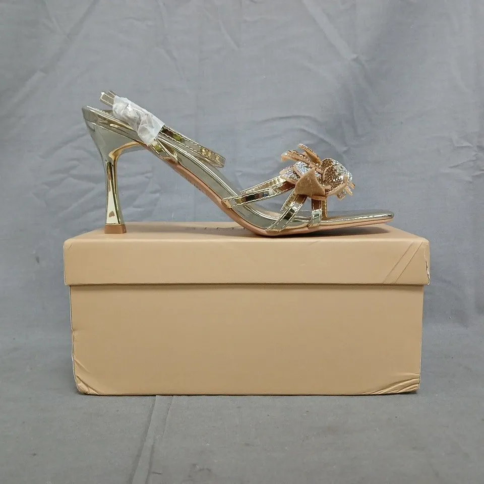 BOXED PAIR OF SIMMI LONDON POLLY OPEN TOE HEELED SANDALS IN GOLD MIRROR SIZE UK 4