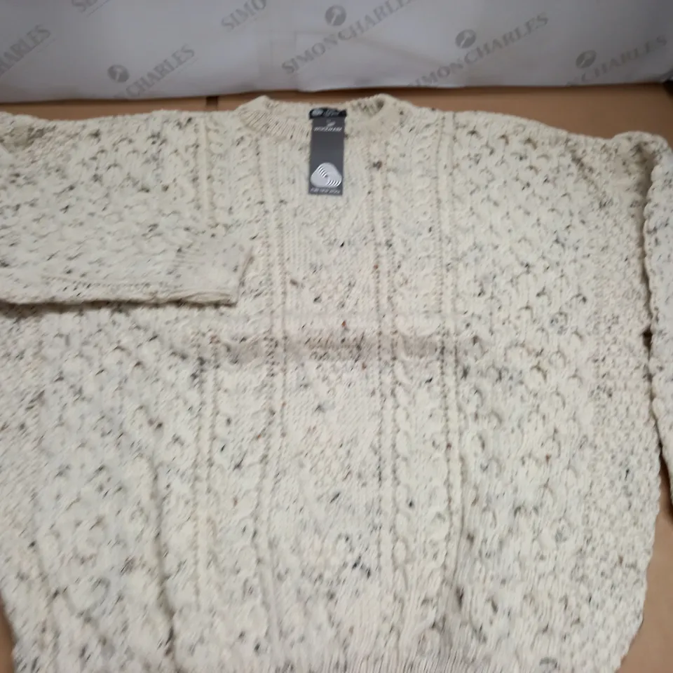 LOT OF 10 AS NEW PURE NEW WOOL KNITTED CREW JUMPERS IN ECRU - ALL M