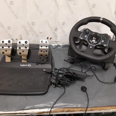 LOGITECH G920 UK PLUG XBOX ONE AND PC RACING WHEEL