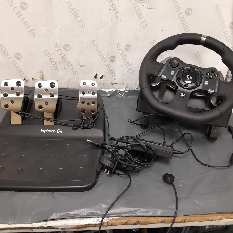 LOGITECH G920 UK PLUG XBOX ONE AND PC RACING WHEEL 