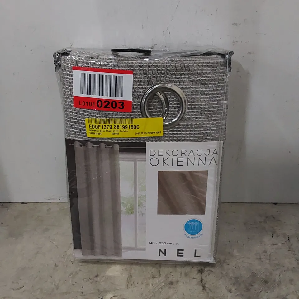 BAGGED WICKSHAM SEMI SHEER EYELET CURTAINS // SIZE: 140 X 250cm