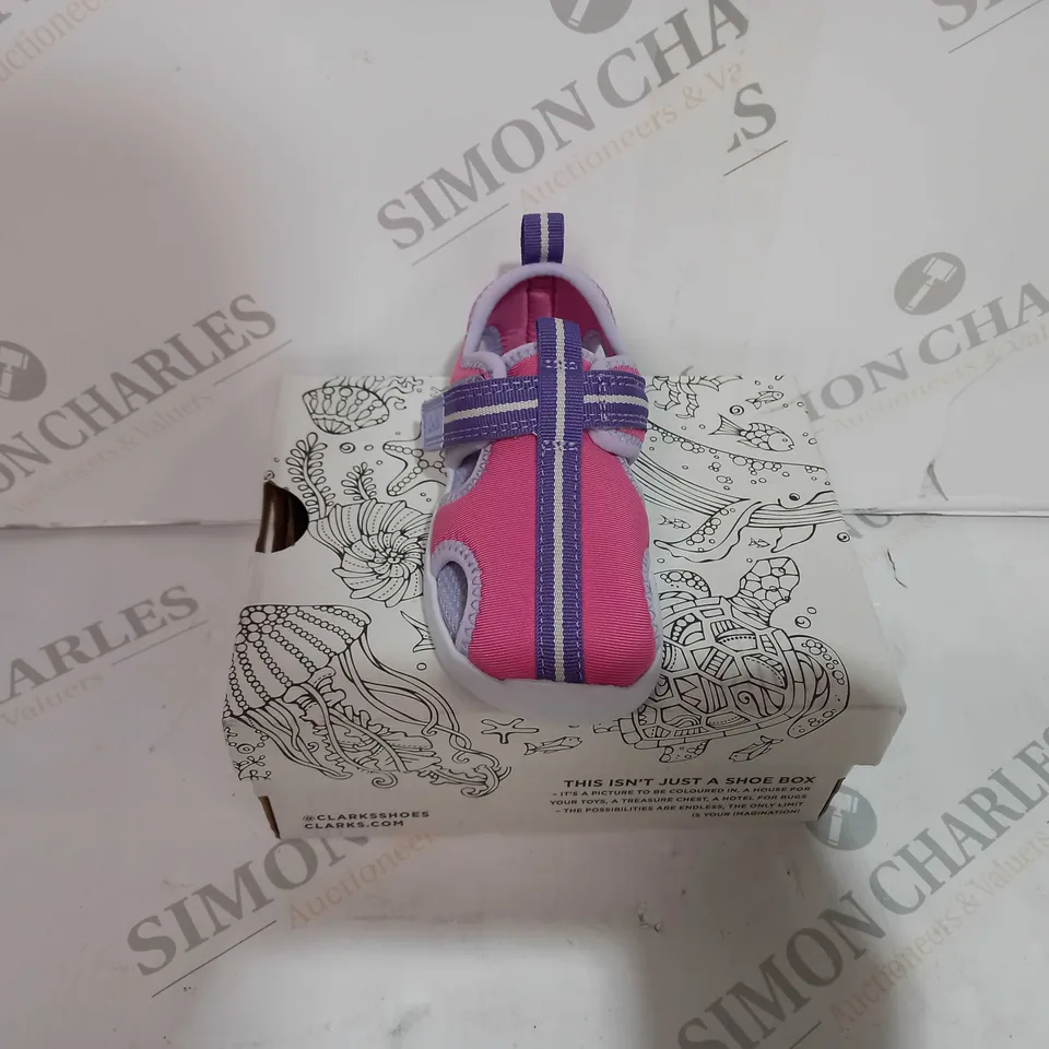 BOXED CLARKS VELCRO STRAPPED KIDS SANDALS, IN PINK/PURPLE. UK SIZE 4.5