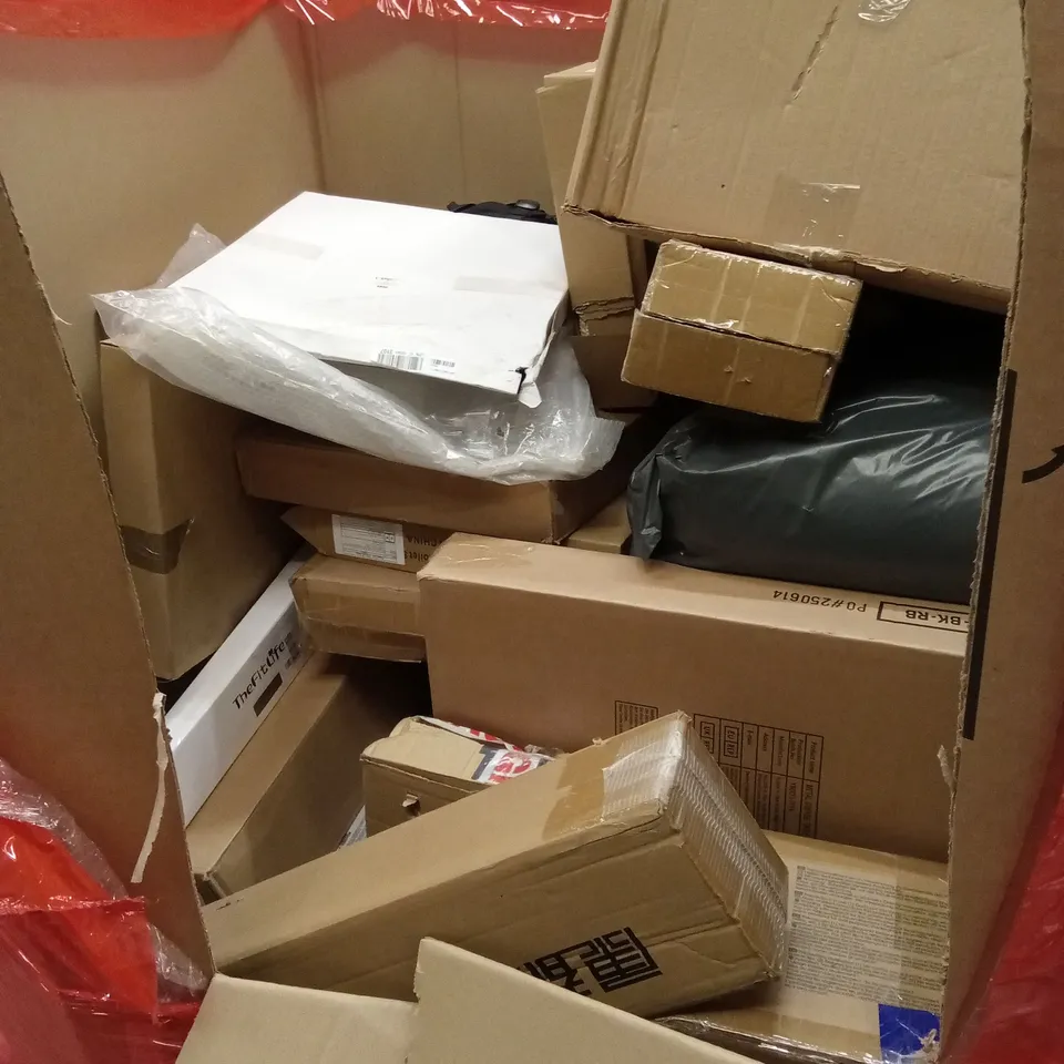 PALLET OF ASSORTED HOUSEHOLD GOODS AND PRODUCTS TO INCLUDE; BLIND, STEAM CLEANER, TOILET SEAT, BABY UPSEAT ETC