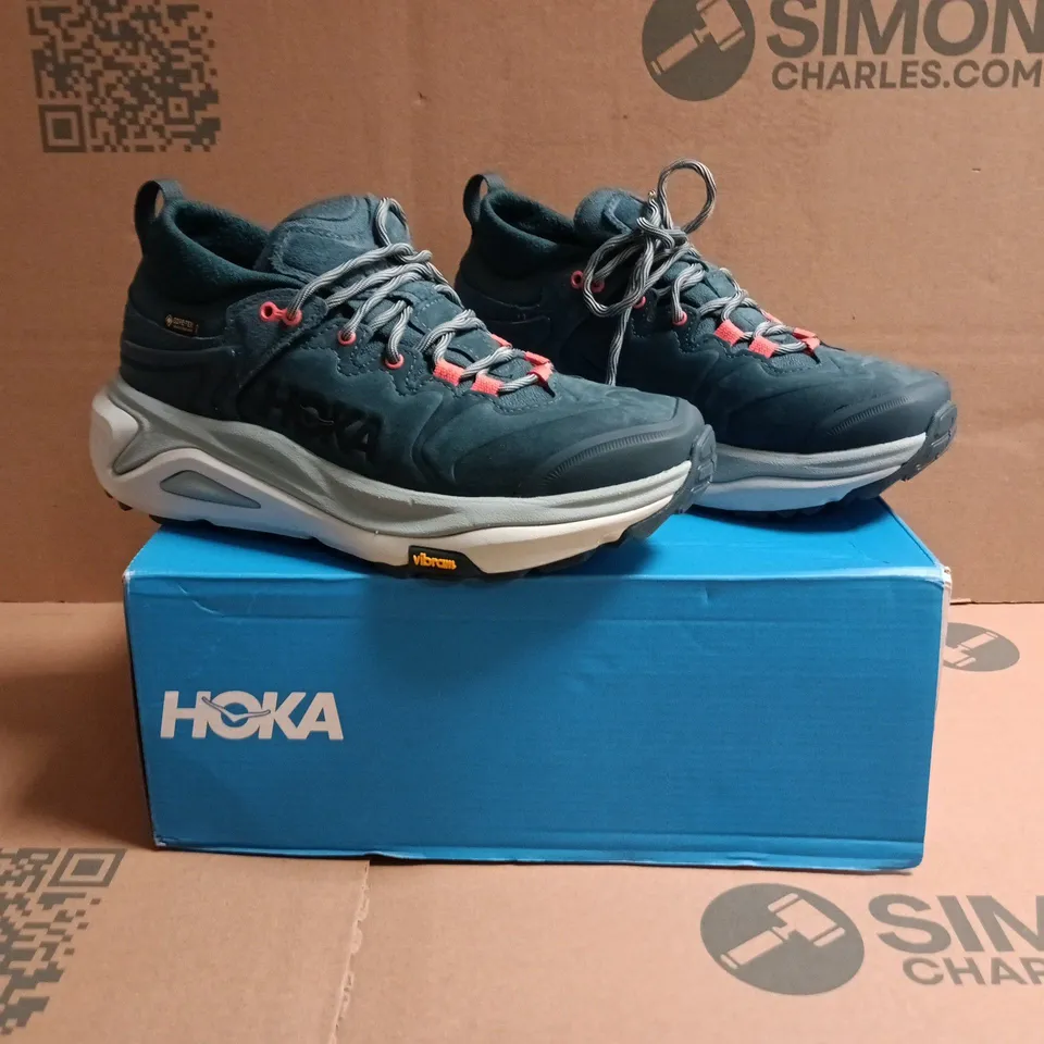BOXED PAIR OF HOKA WOMEN'S KAHA 3 LOW GTX TRAINERS IN DEEP TEAL SIZE UK 6.5