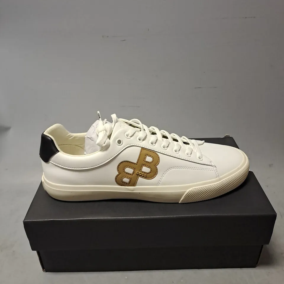 BOXED PAIR OF BOSS AIDEN FLBB TENNIS LOW-TOP TRAINERS IN WHITE SIZE 12