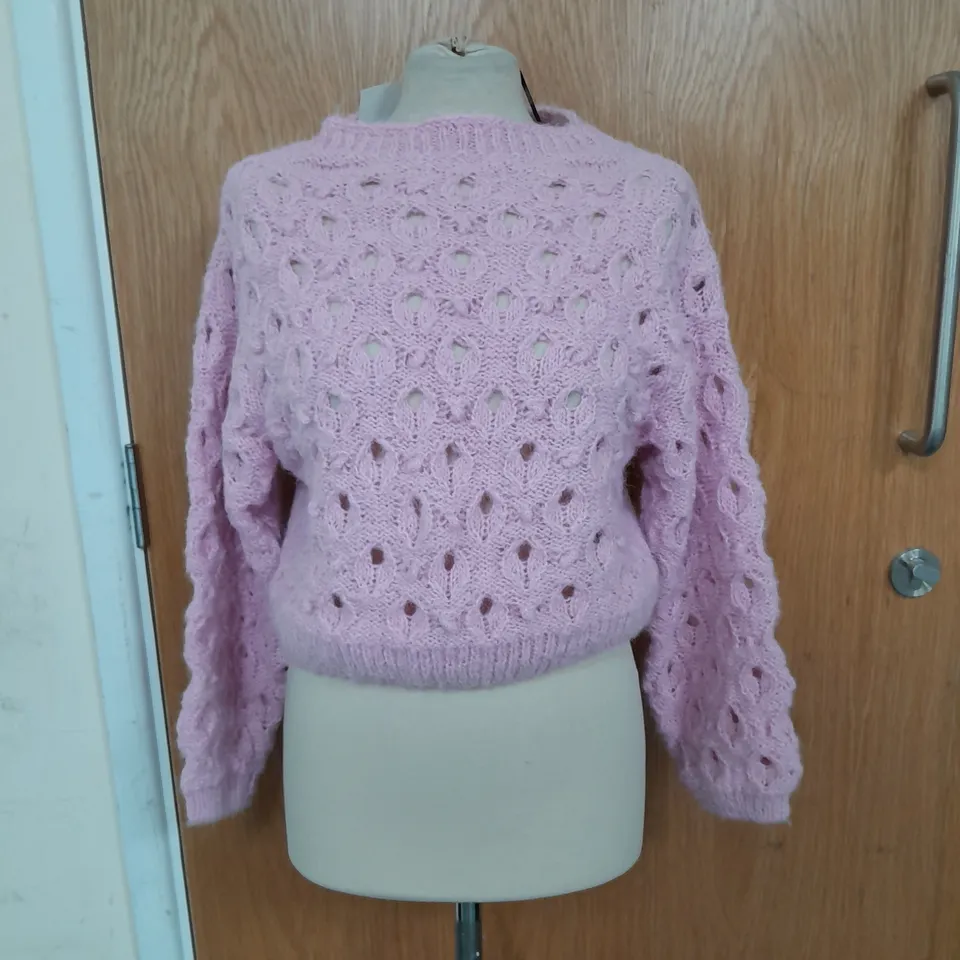 DIVIDED CROPPED KNIT JUMPER IN PINK SIZE XS