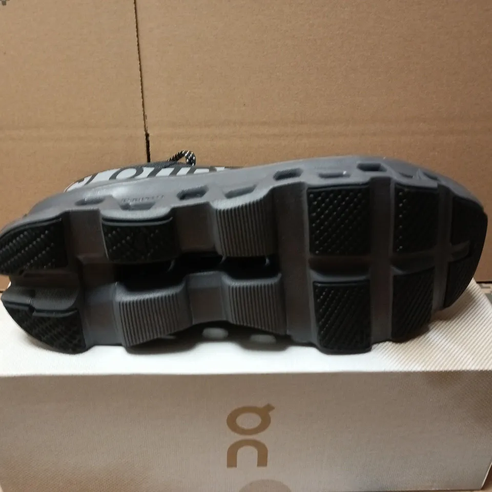 BOXED PAIR OF ON CLOUDMONSTER LUMOS TRAINERS IN BLACK - UK 8.5