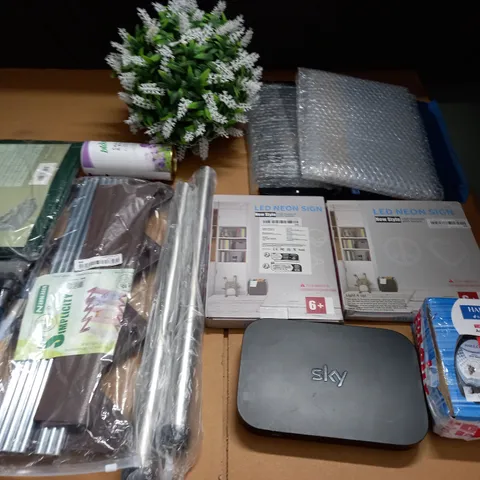 LOT OF ASSORTED HOUSEHOLD ITEMS TO INCLUDE LED NEON SIGNS, ARTIFICIAL FLOWER BALL AND LAWNMOWER COVER
