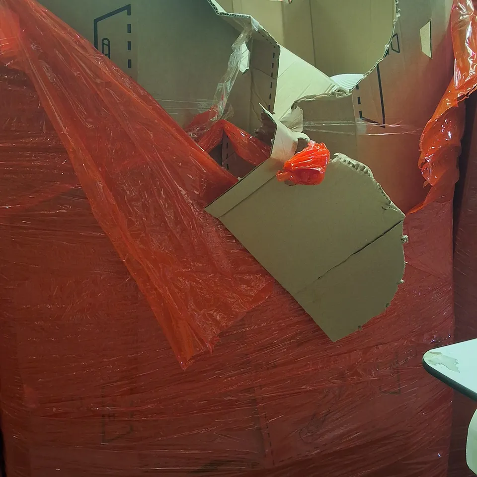 PALLET OF ASSORTED HOUSEHOLD GOODS AND ITEMS TO INCLUDE;PLANT POT,AUTOMATIC CAT LITTER BOX,RETRACTABLE SAFETY GATE