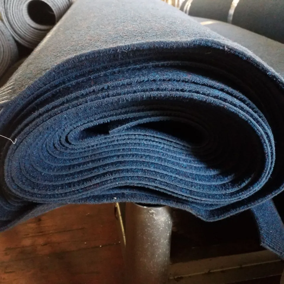ROLL OF QUALITY CARPET IN DARK BLUE - SIZE UNSPECIFIED 