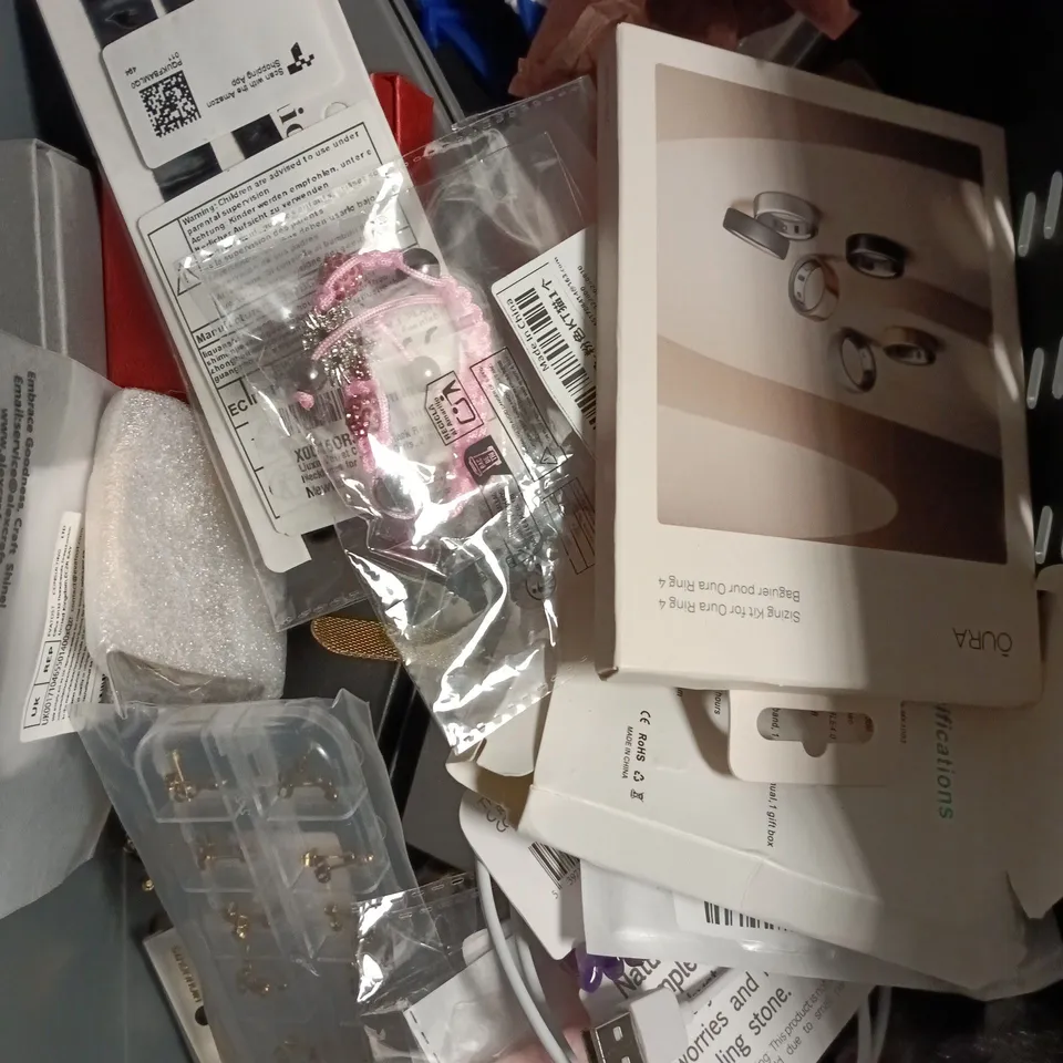 APPROXIMATELY 20 ASSORTED JEWELLERY PRODUCTS TO INCLUDE EARRINGS, WATCH, BRACELETS ETC 