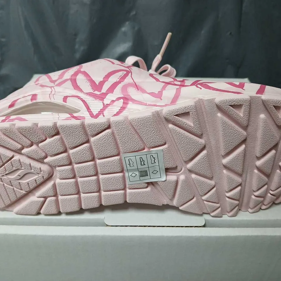 BOXED SKECHERS HEART TRAINERS IN PINK - UK 5