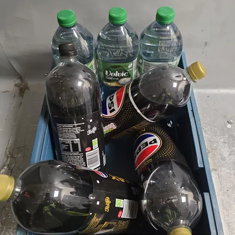 7 X ASSORTED DRINK PRODUCTS TO INCLUDE VOLVIC, PEPSI MAX & PEPSI MAX CAFFEINE FREE 