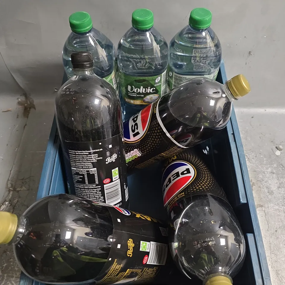 7 X ASSORTED DRINK PRODUCTS TO INCLUDE VOLVIC, PEPSI MAX & PEPSI MAX CAFFEINE FREE 