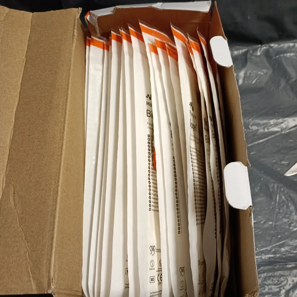 APPROXIMATELY 30 X MÖLNLYCKE BIOGEL SKINSENSE SURGICAL GLOVES – BOXED. SIZE 7 1/2