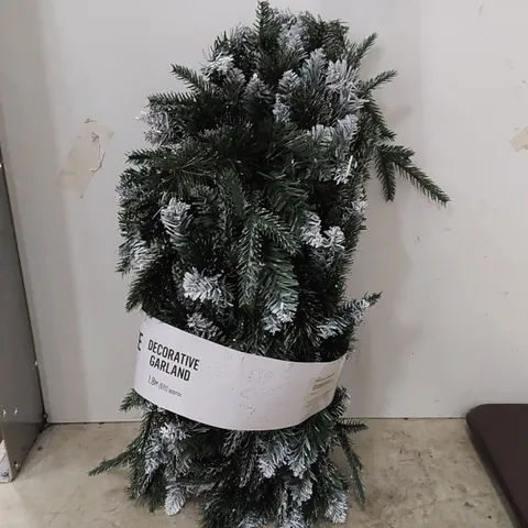 BAGGED 1.8m FAIRMONT FIR GARLAND WITH SILVER GLITTER
