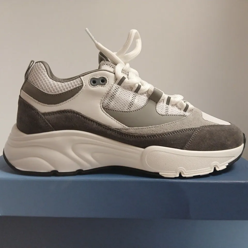 BOXED PAIR OF CLEENS AERO RUNNER SHOES – DOVE GREY UK 8.5