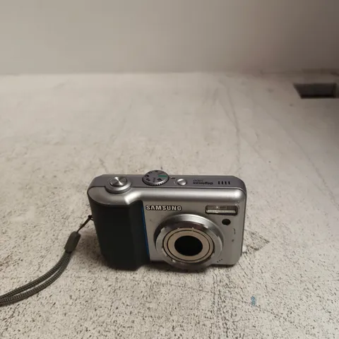 SAMSUNG DIGIMAX S800 DIGITAL CAMERA