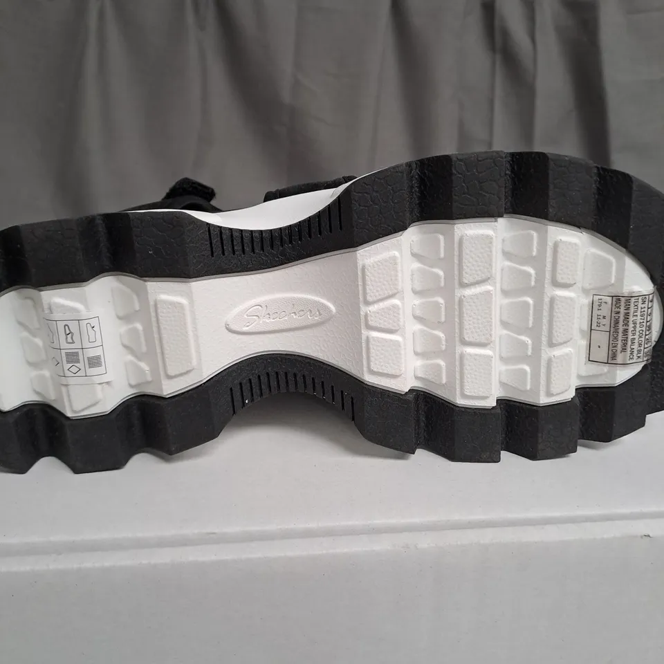 SKETCHERS BLACK AND WHITE OPEN TOE FLAT STRAP SANDALS - SIZE 6