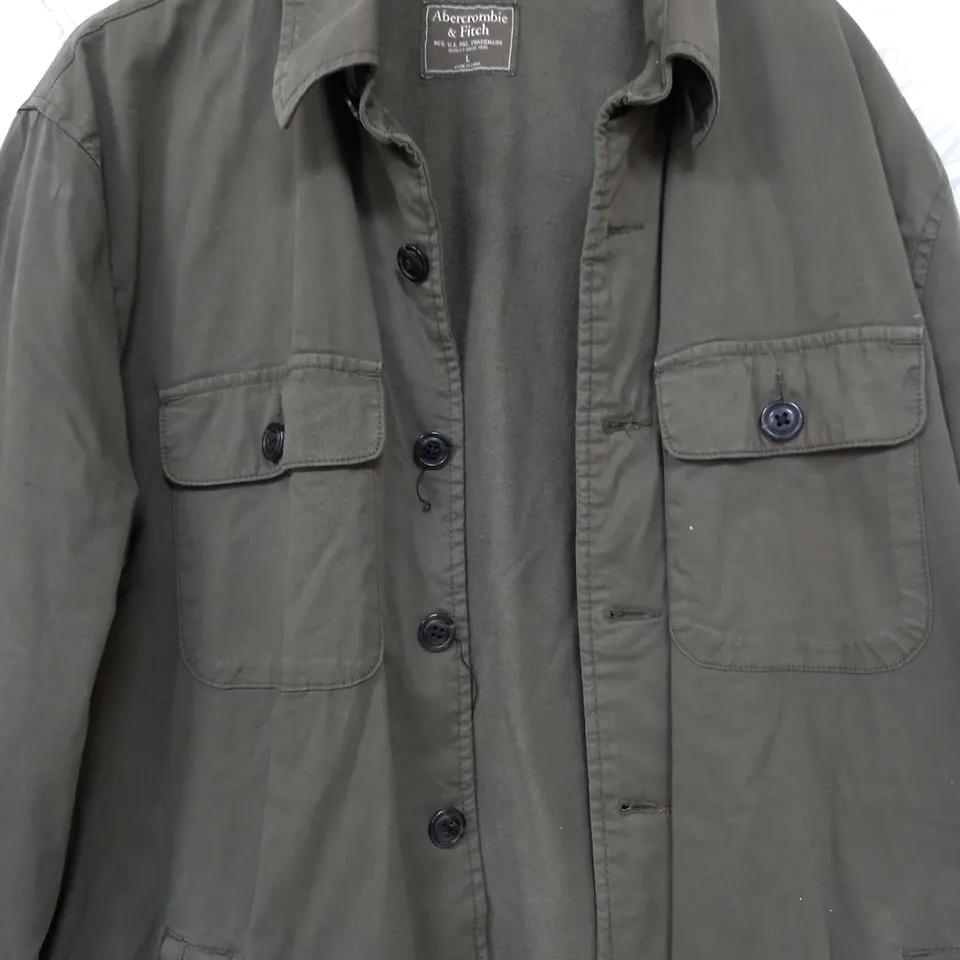 ABERCROMBIE & FITCH LONG SLEEVE BUTTON UP FLEECE IN GREEN - LARGE