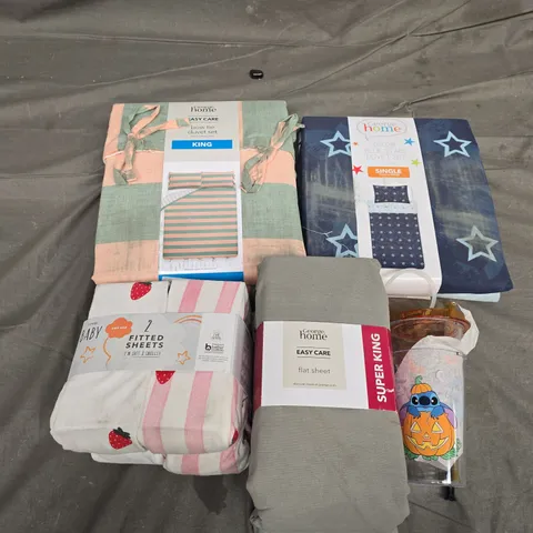 APPROXIMATELY 20 ASSORTED ITEMS TO INCLUDE EASY CARE DUVET SETS, STITCH TUMBLER CUPS, FITTED SHEETS, ETC