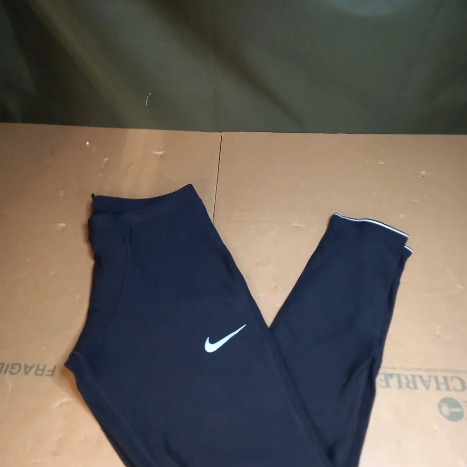 NIKE TRANING LEGGINGS SIZE XL
