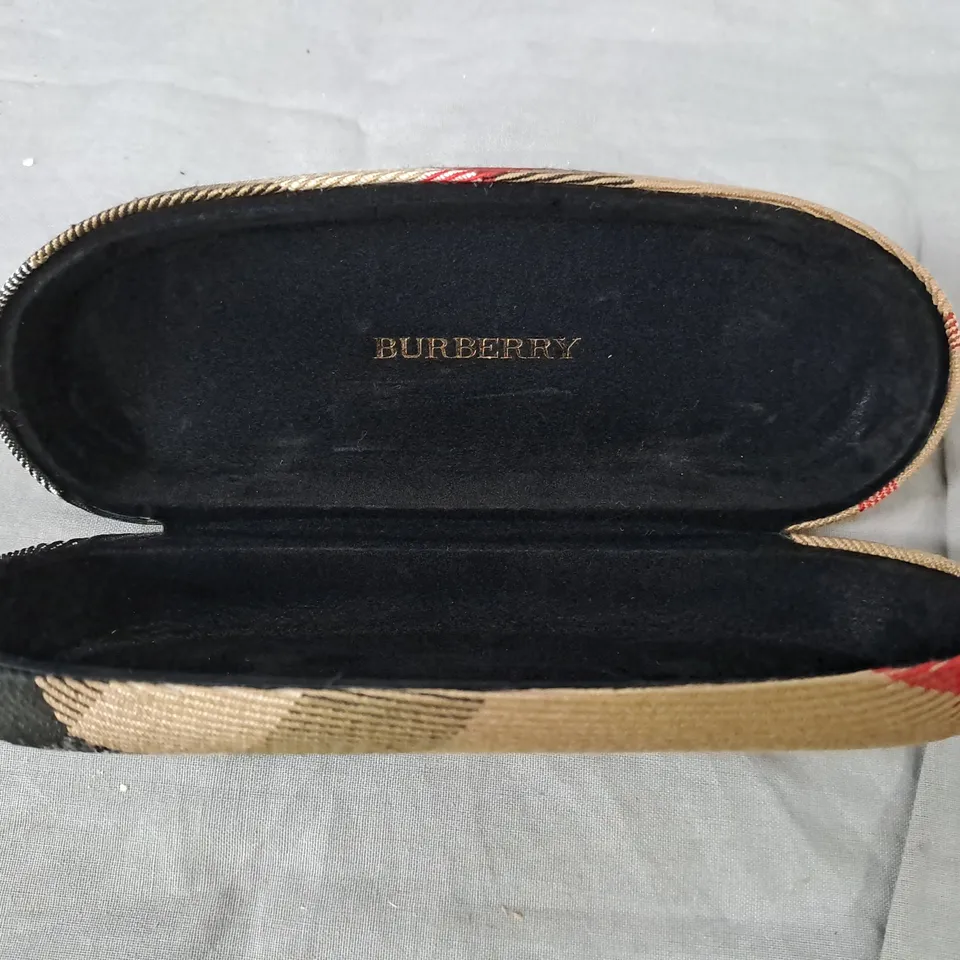 BURBERRY SUNGLASSES – TORTOISESHELL FRAME WITH BURBERRY CHECK CASE