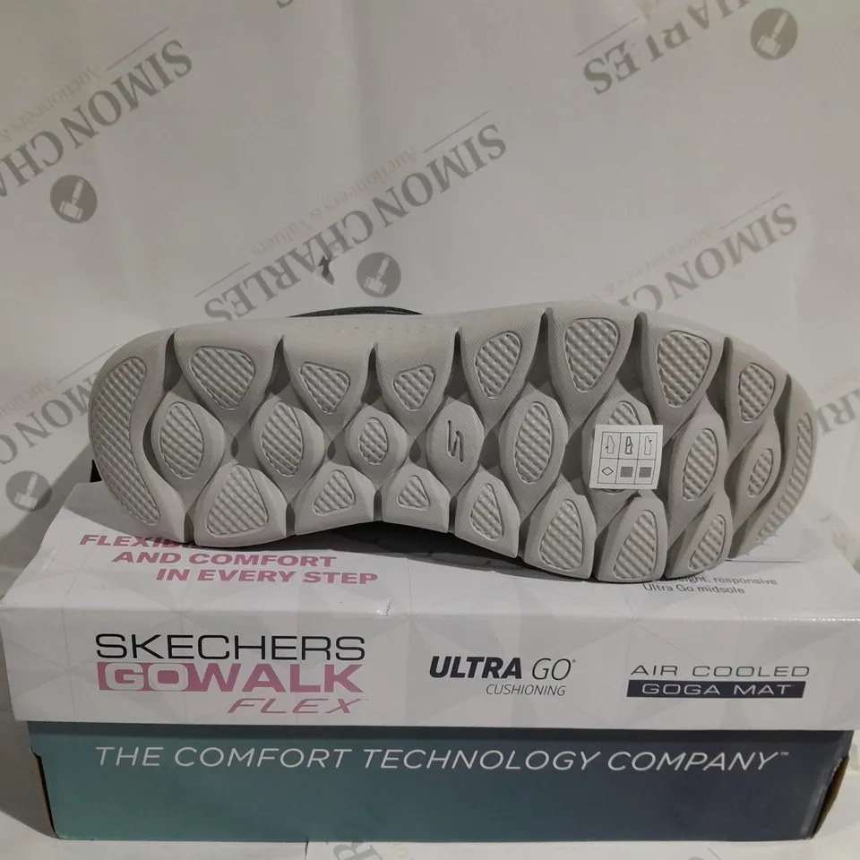 BOXED PAIR OF SKECHERS GOWALK FLEX ALANI TRAINERS IN CHARCOAL - SIZE 6.5