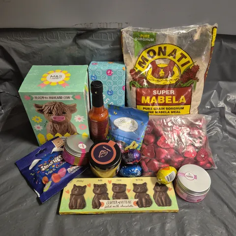 APPROXIMATELY 15 ASSORTED FOOD AND DRINK PRODUCTS TO INCLUDE - LINDT MINI EGGS - FIVE FINGER DEATH PUNCH EXTREME HOT SAUCE - REESE'S CREME EGG - ETC - COLLECTION ONLY