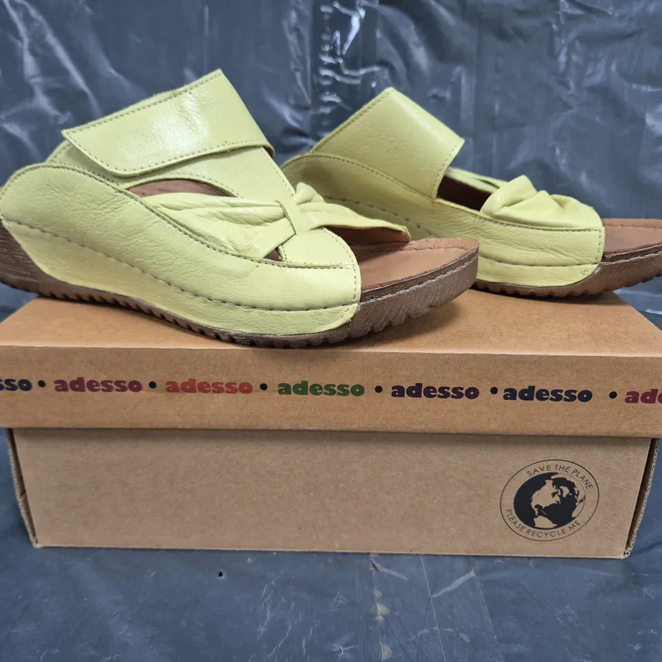 BOXED PAIR OF ADESSO OPEN TOE LOW WEDGE SANDALS IN PALE LIME SIZE 6