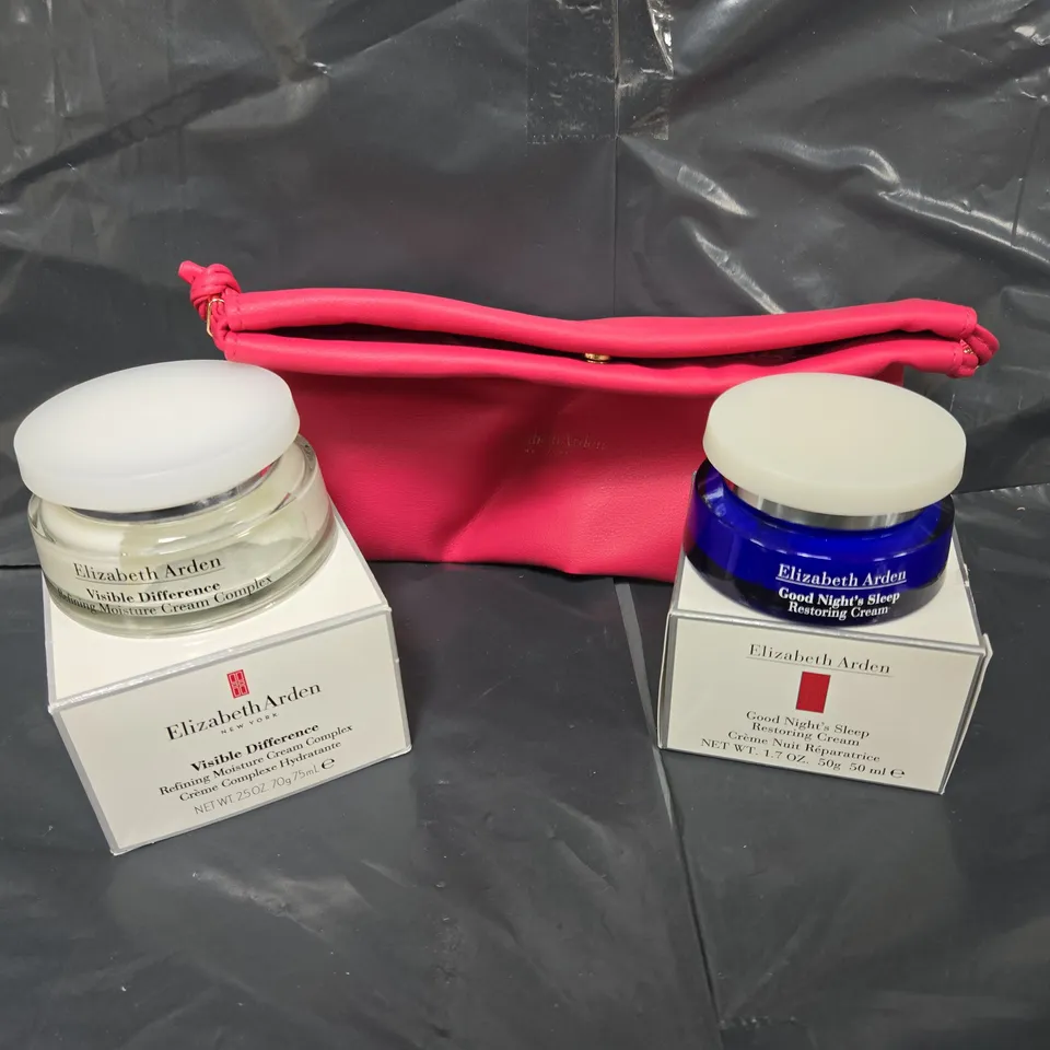 ELIZABETH ARDEN DUO WITH COSMETICS BAG
