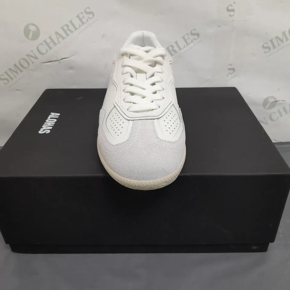 BOXED PAIR OF ALOHAS TB.490 LEATHER SNEAKERS IN LIGHT GREY UK SIZE 7-7.5