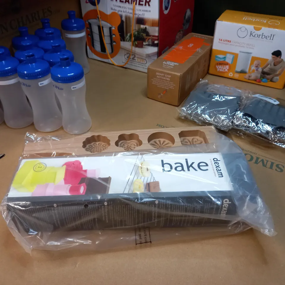 LOT OF APPROX 15 ASSORTED HOUSEHOLD/COOKWARE ITEMS TO INCLUDE: STEAMER, BOTTLES, SILICONE ITEMS, 