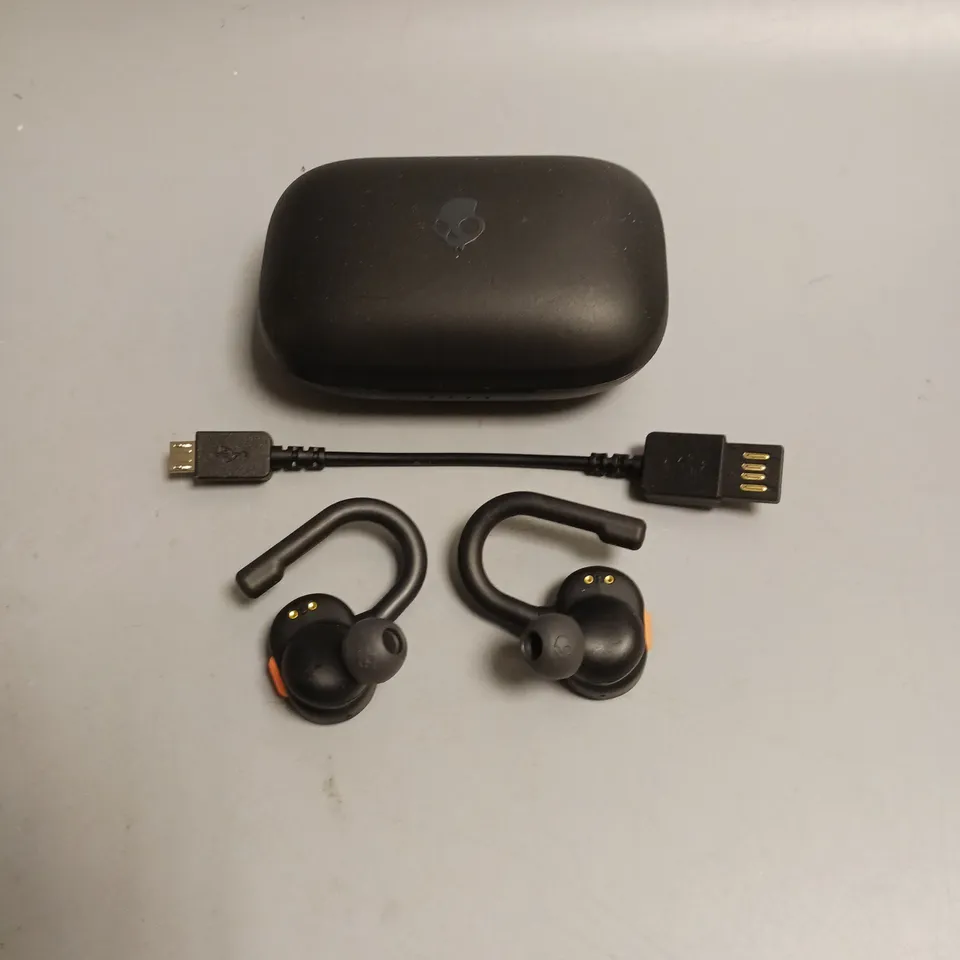 SKULLCANDY WIRELESS EARBUDS IN BLACK AND CORAL 