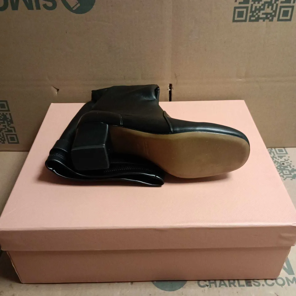 MIU MIU WOMEN'S BLACK LEATHER ANKLE BOOTS – UK 5 