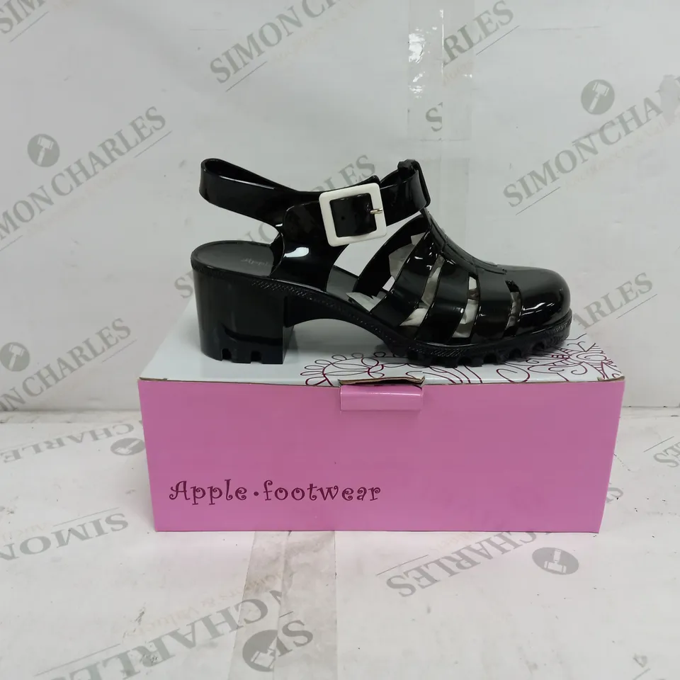 APPROXIMATELY 11 BOXED PAIRS OF APPLE FOOTWEAR BLOCK HEEL SANDALS IN BLACK VARIOUS SIZES TO INCLUDE SIZES 37, 38, 39