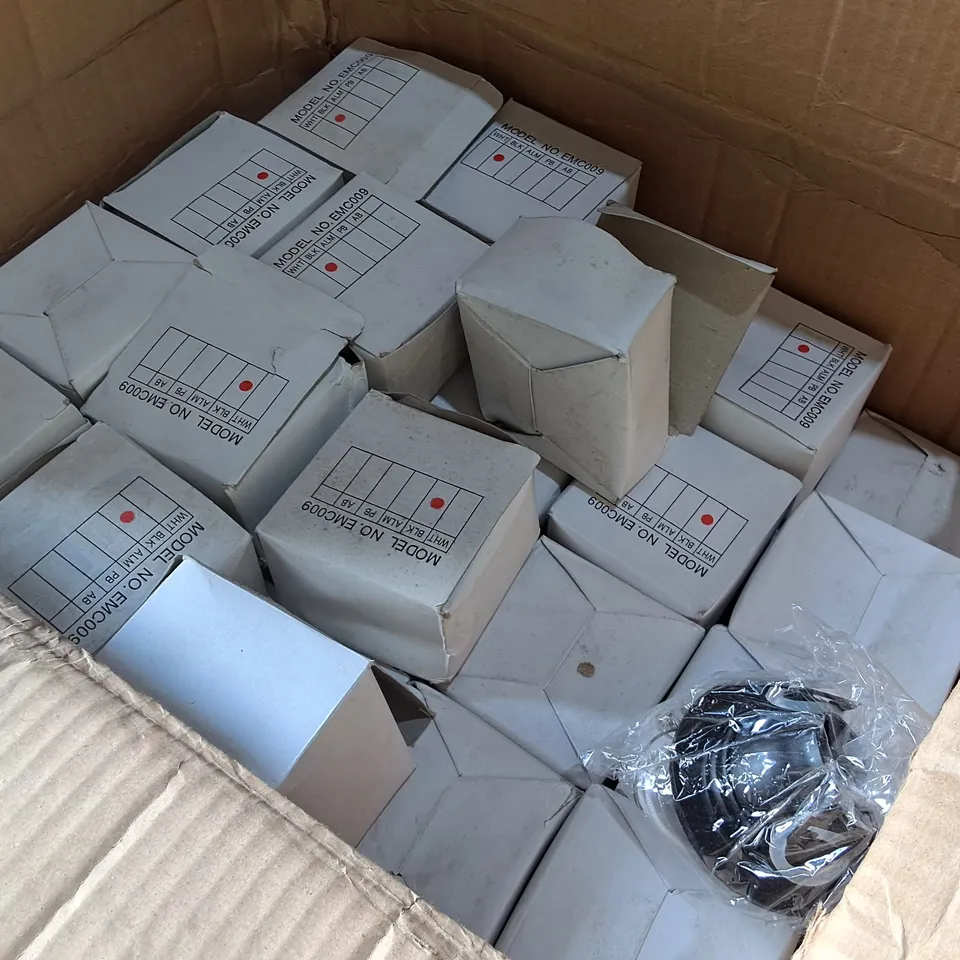 PALLET CONTAINING APPROXIMATELY 17 MULTIPACK BOXES OF ASSORTED LIGHTING ITEMS TO INCLUDE BOX DOWNLIGHTS AND EMCOLITE 362318 
