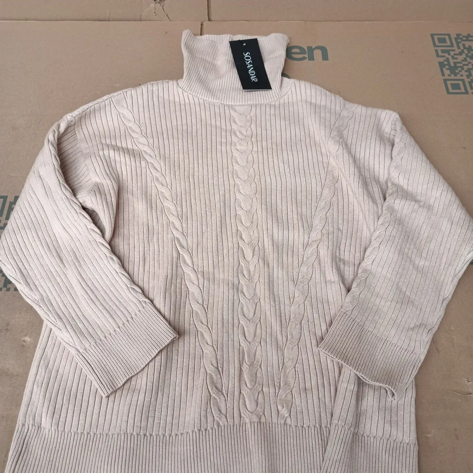 SOSANDER ROLL NECK ENGINNEERED CABLE KNIT JUMPER IN NATURAL - LARGE