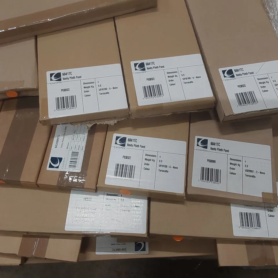PALLET CONTAINING A LARGE QUANTITY OF ASSORTED BATHROOM FURNITURE PANELS INCLUDING: VANITY PLINTH PANELS, VANITY DRAWER FRONT, VANITY PELMET PANEL ECT