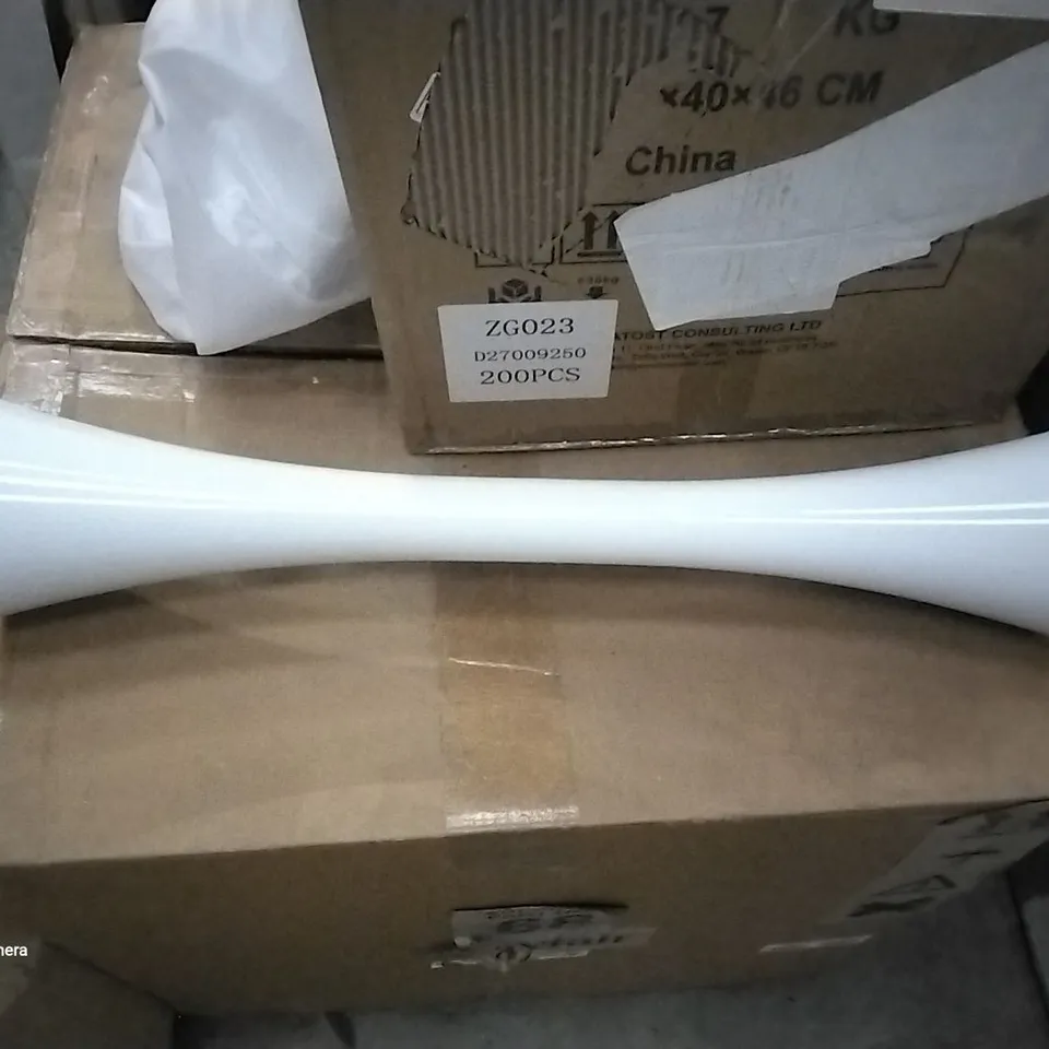 BOXED MILO WHITE TABLE LEG