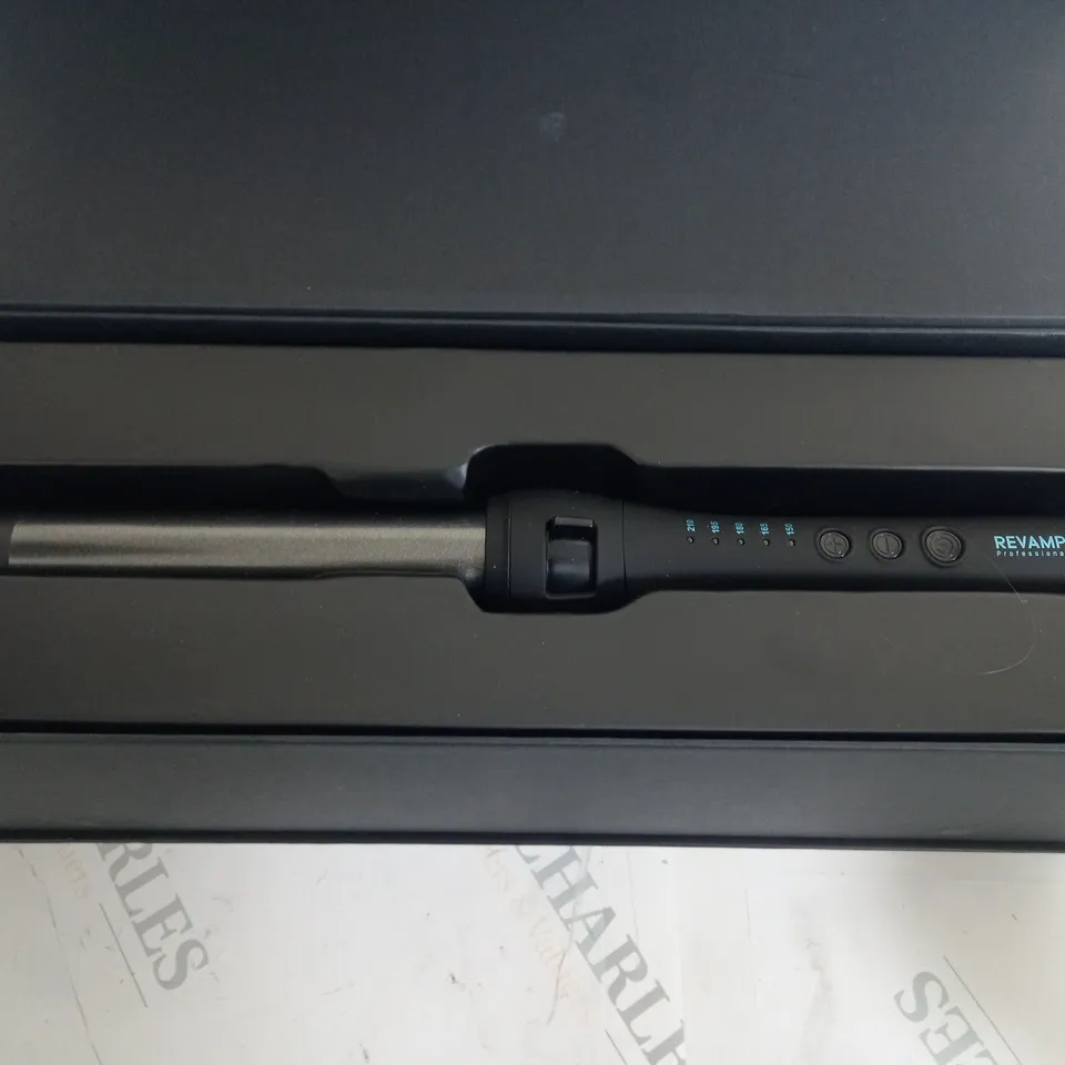 BOXED REVAMP PROGLOSS PERFECT FINISH WAVER CERAMIC WAVE WAND