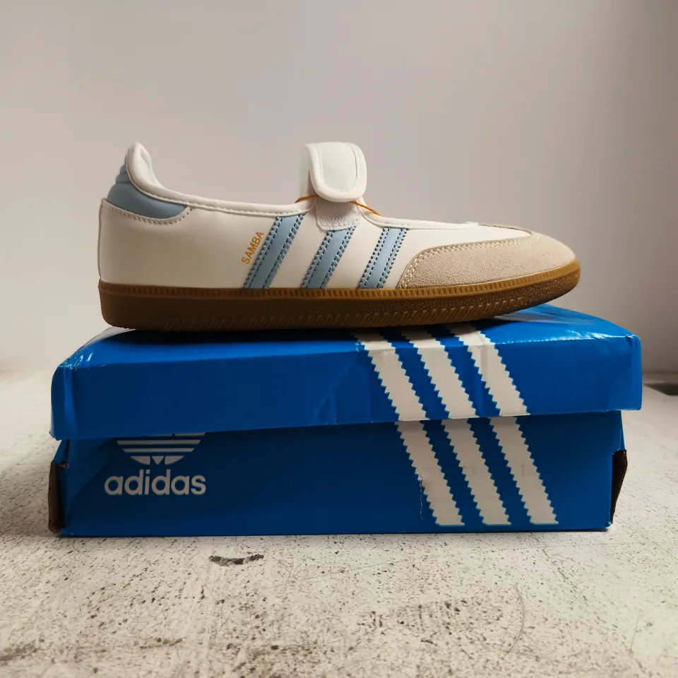 BOXED PAIR OF ADIDAS SAMBA JANE WOMEN'S SHOES IN WHITE/BLUE SIZE 6