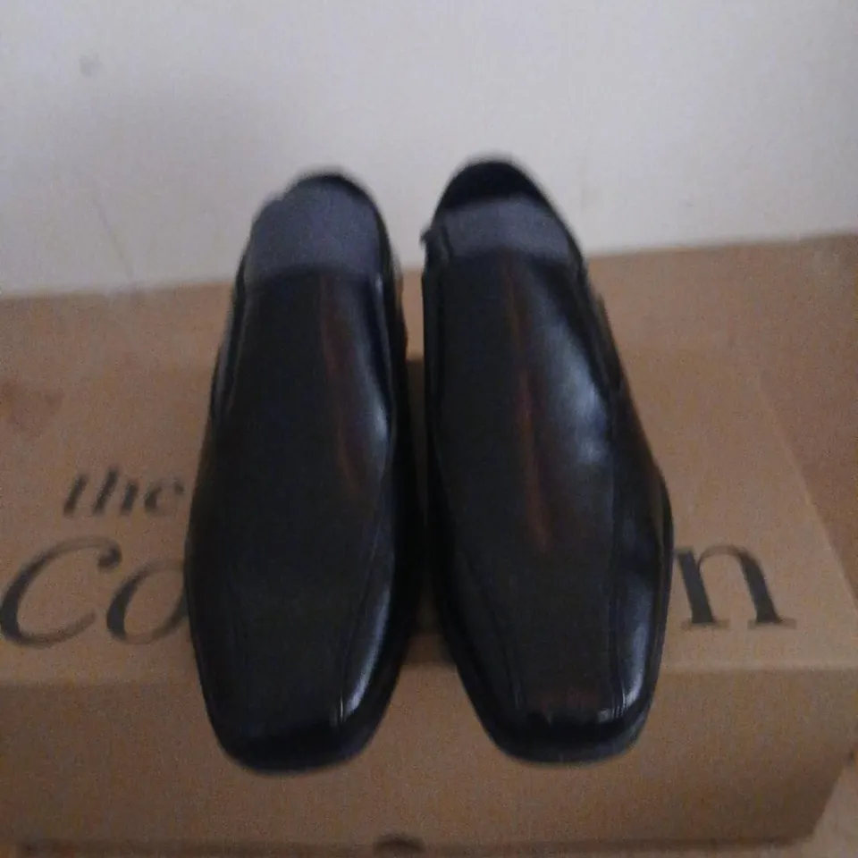 THE VERY COLLECTION MEN'S BLACK LEATHER SLIP-ON SHOES – UK 6