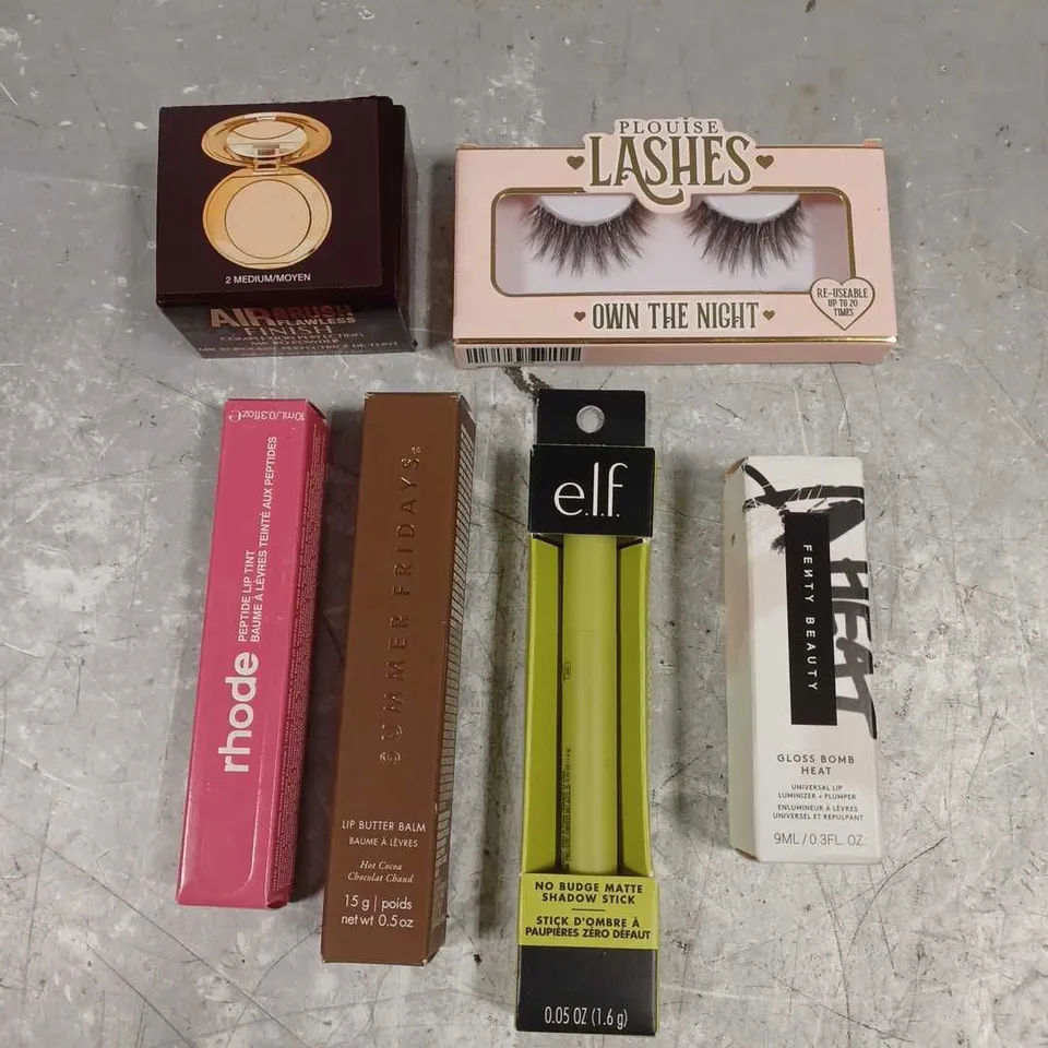 LOT OF 6 ASSORTED COSMETIC PRODUCTS TO INCLUDE - PLOUISE LASHES - FENTY BEAUTY LIP PLUMPER - CHARLOTTE TILBURY AIRBRUSH FINISH MICRO POWDER IN MEDIUM - ETC