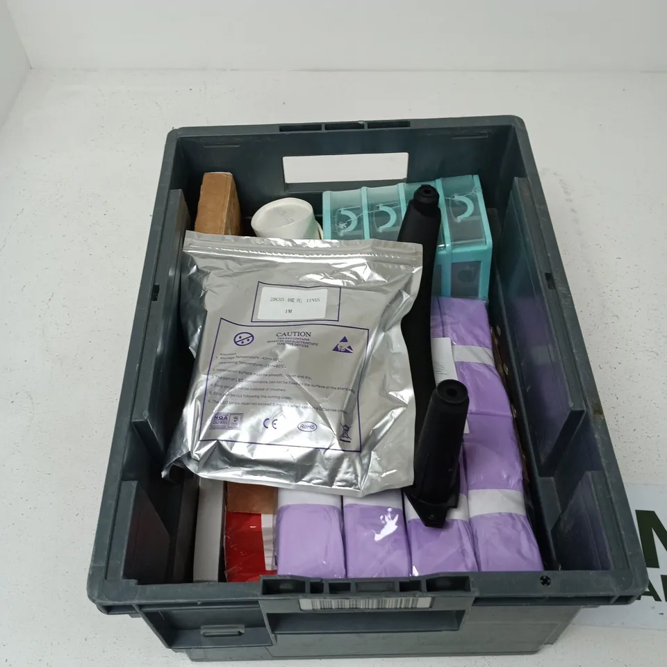 TOTE OF APPROXIMATELY 12 ASSORTED ITEMS TO INCLUDE: SMOL LAUNDRY CAPSULES 