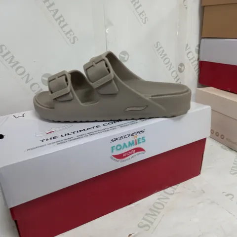 SKETCHERS FOAMIES SANDALS SIZE 4