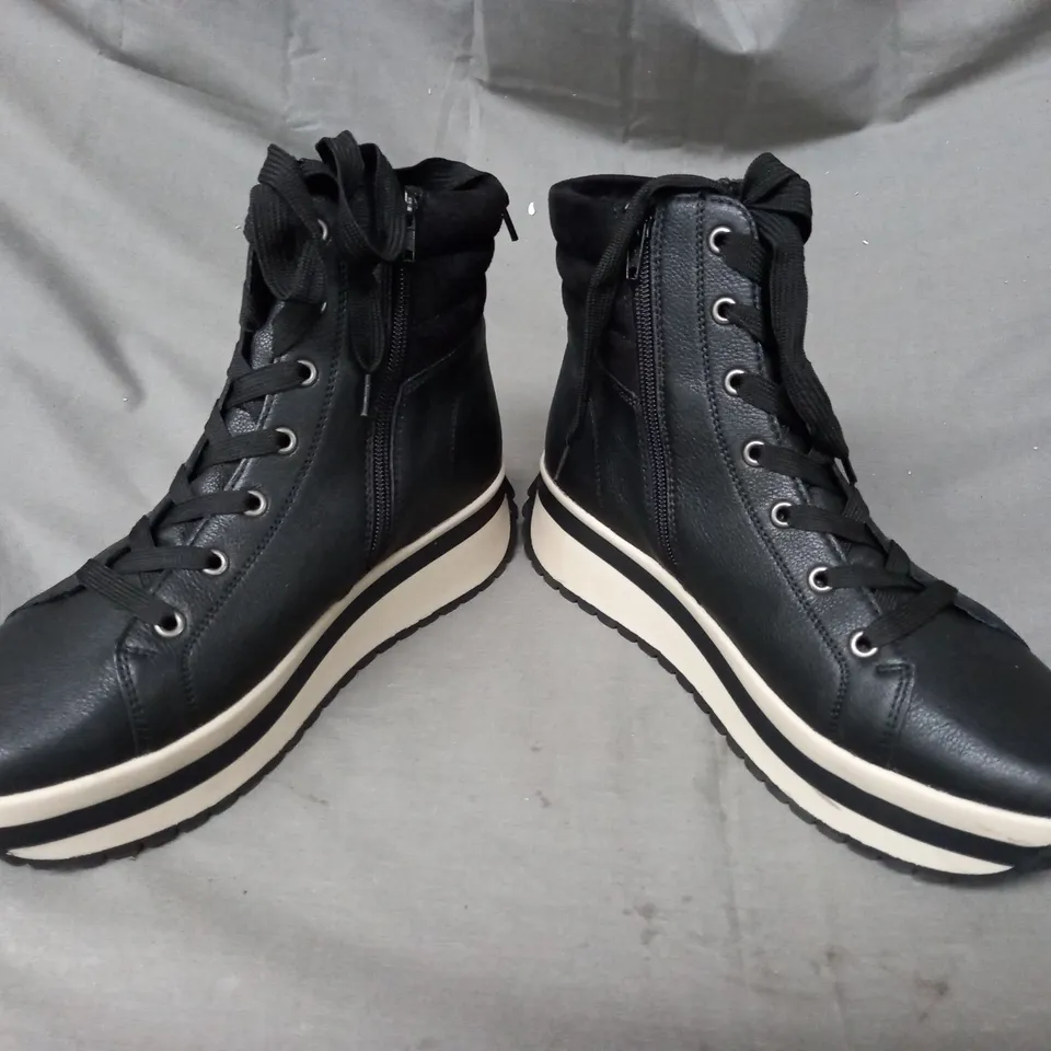 BOXED PAIR OF RIEKER HIGH TOP TRAINERS IN BLACK SIZE 6.5